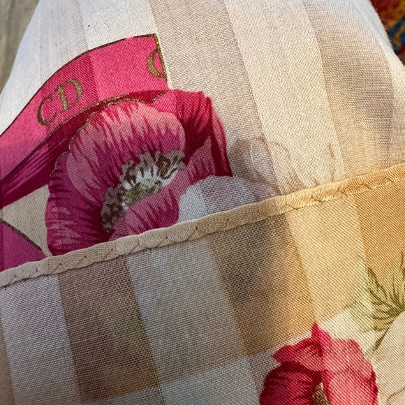 FREE Dior with a $400purchase. NWOT Clean no damage no box with a gift - Picture 4 of 4